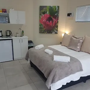Sharon's House: Modern Self-catering Guest house