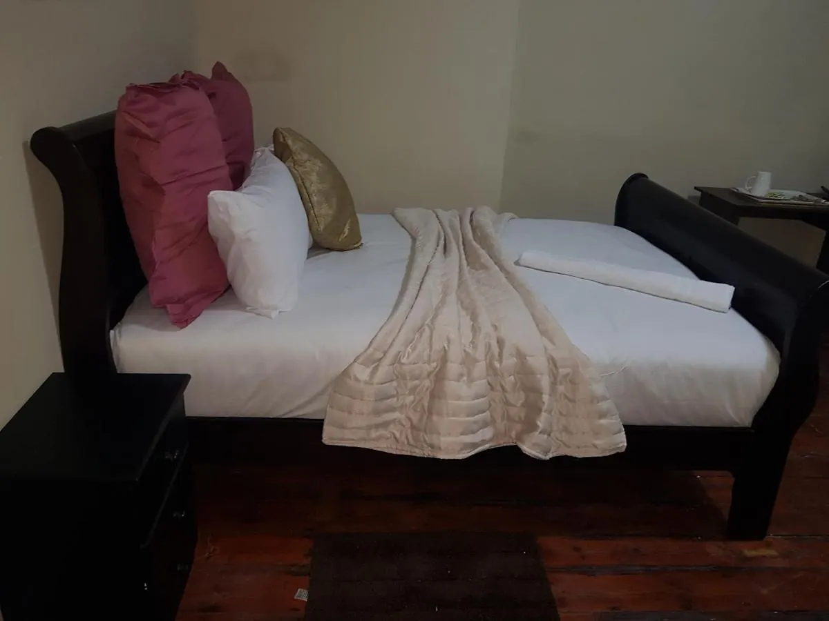 Bed & Breakfast Helpful Lodge Cape Town